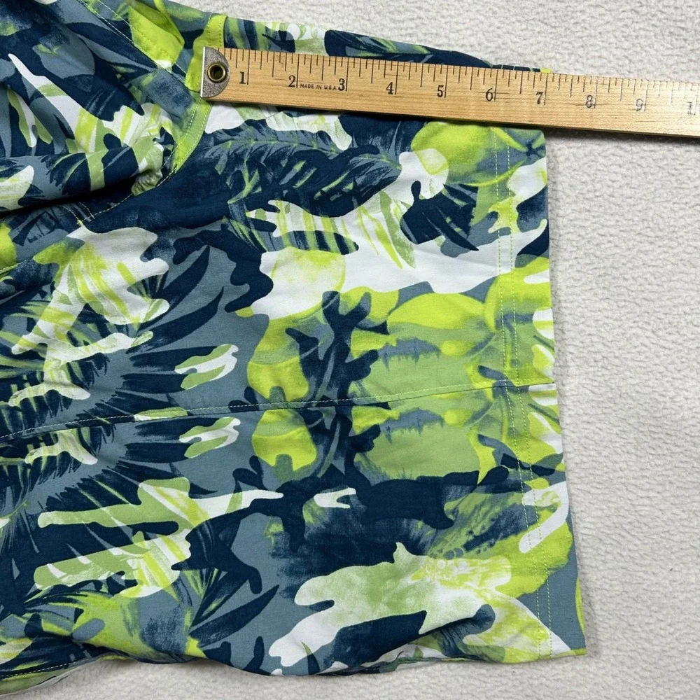 The North Face Class V Shorts Mens L Green Tropical Floral Camo Hiking 7 Inseam